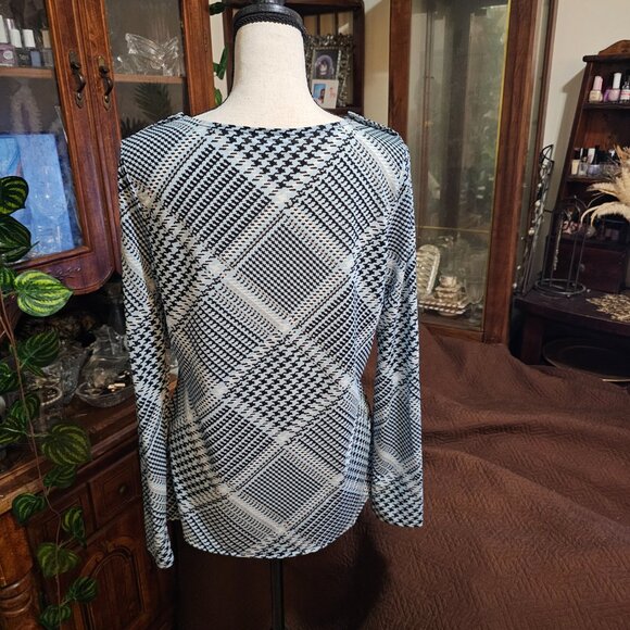 New York & Company Stretch Patterned Long Sleeve Blouse - Picture 2 of 9